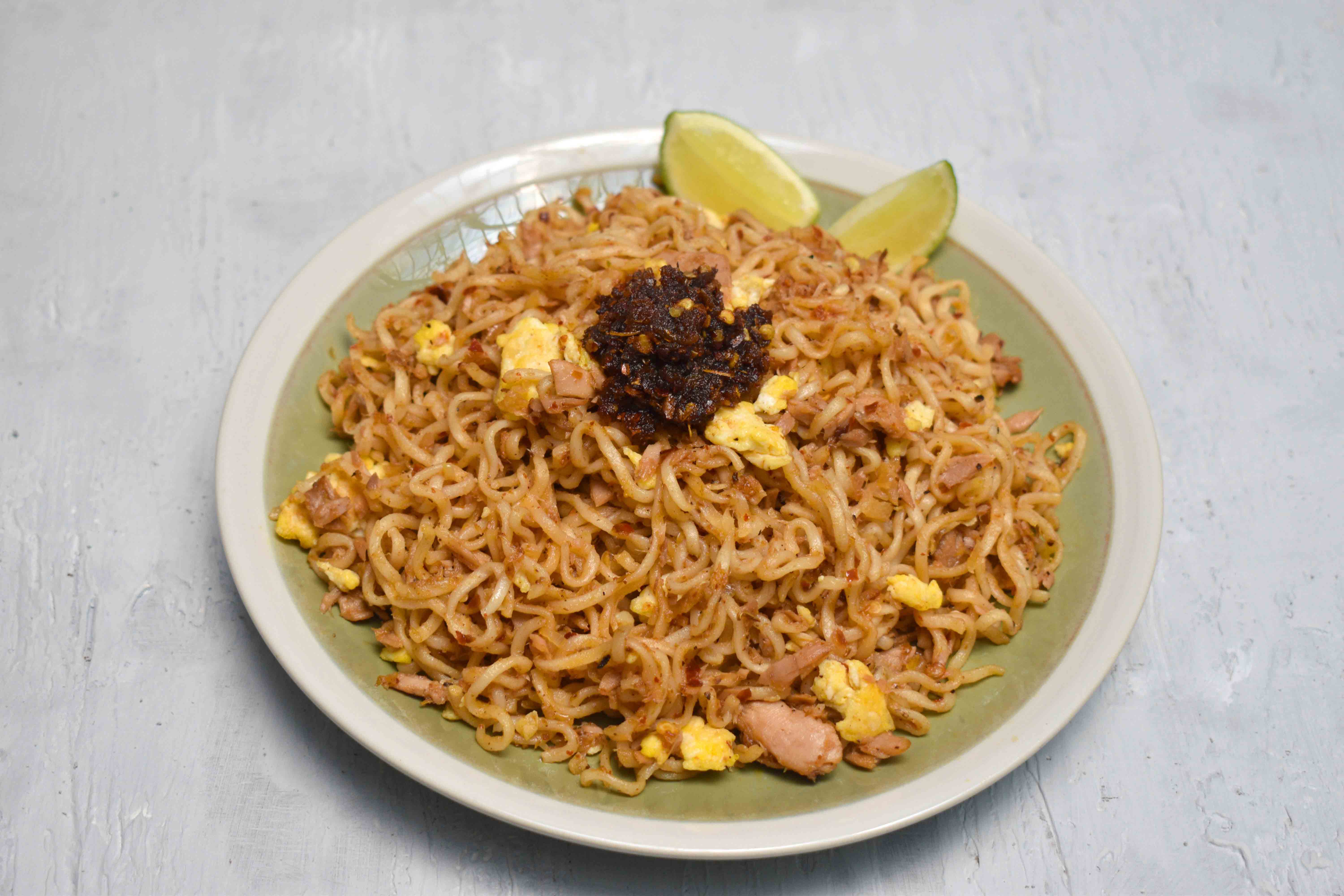 Chilli Paste Noodles Lonumedhu